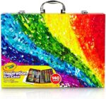 CRAYOLA Valigetta Colori Arcobaleno - Kit Creativo con 140 Pezzi Assortiti, Pennarelli, Matite Colorate e Pastelli a cera,Età Consigliata: 5-10 Anni - immagine 3