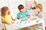 Orchard Toys La Tombola dei Dinosauri - Gioco educativo di Abbinamento e Memoria per bambini da 3 a 7 anni (Edizione Italiana) - immagine 4
