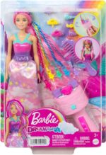 Barbie - Bambola Barbie Dreamotpia Chioma da Favola 2023, capelli fantasia con treccia e piega, extension arcobaleno, strumento per lo styling e accessori, Giocattoli per Bambini 3+ Anni - immagine 7