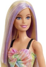Barbie fashionistas, Bambola con Capelli Biondi e Ciocche Viola, Abito, Sneaker Gialle con Zeppa, Bracciale, Giocattolo per Bambini 3+ Anni - immagine 3