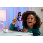 Asha di Rosas Disney Wish con personaggio canta la canzone del film - immagine 3