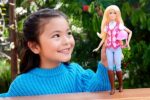 Barbie Malibu outifit e accessori da equitazione dalla serie Netflix I misteri ricerca del cavallo scomparso - immagine 3